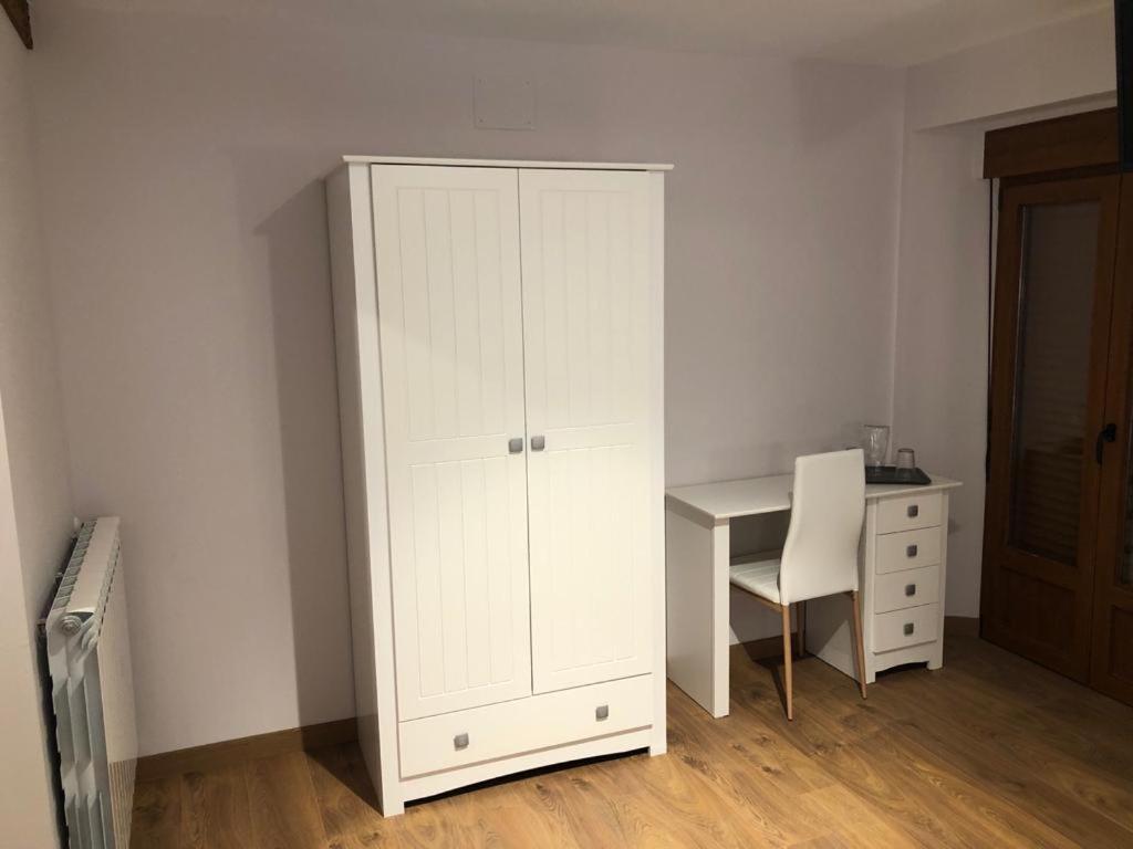 הוסטל Casa Perazancas At 34-49 מראה חיצוני תמונה